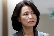 이진숙 방통위원장, '법카 부정사용 의혹'…사용처 압수수색